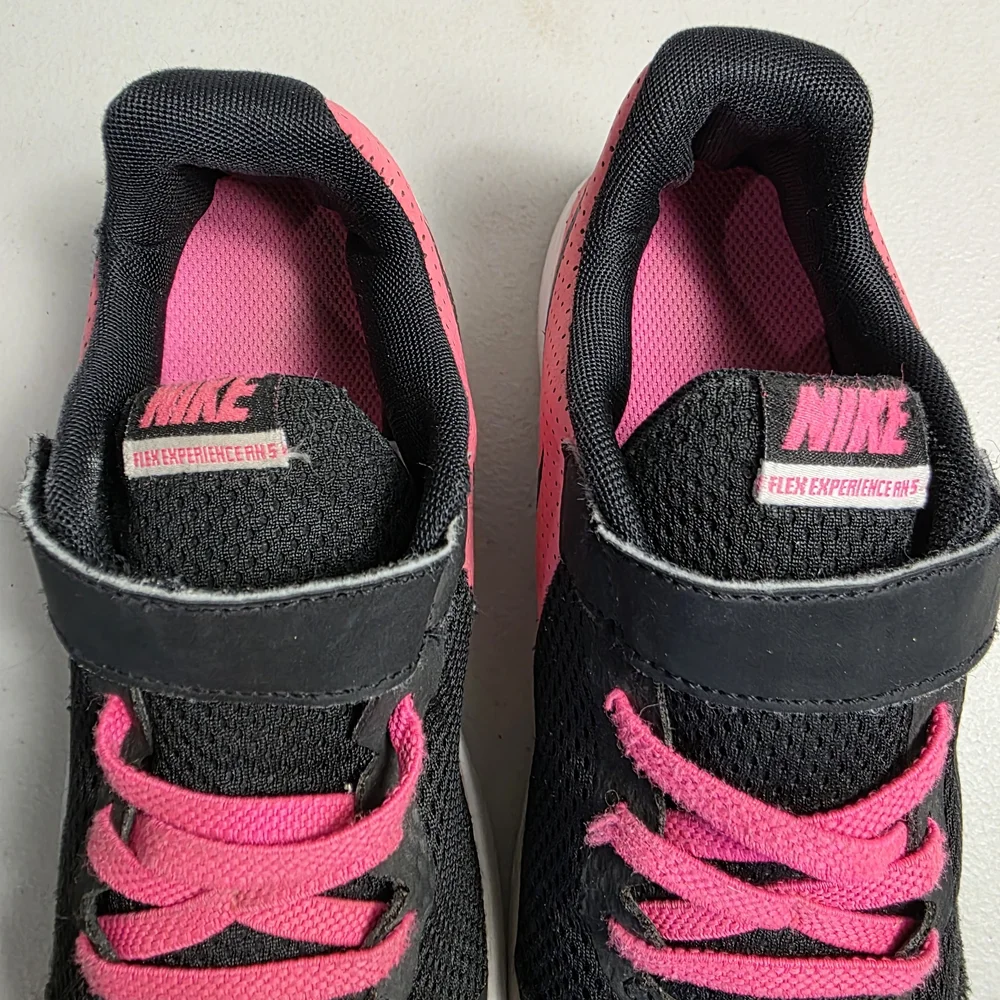 Nike Flex Experience 5 Running Shoes Youth Sz 2Y Sneakers